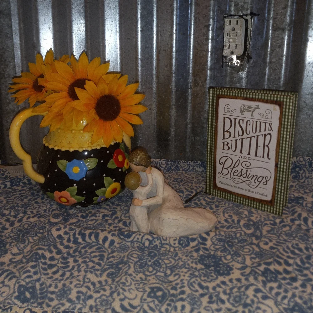 Willow Tree Child's Touch Figurine - Picture 1 of 6